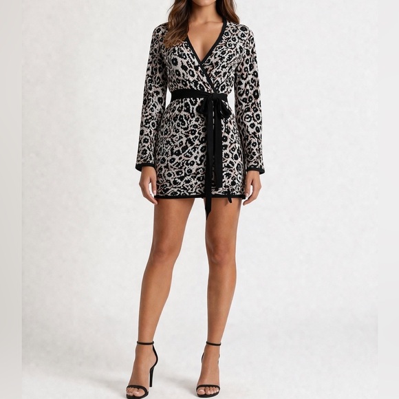 Diane Von Furstenberg Dresses & Skirts - DVF x Target Leopard Mini Wrap Dress NWT Black Cream Long Sleeve